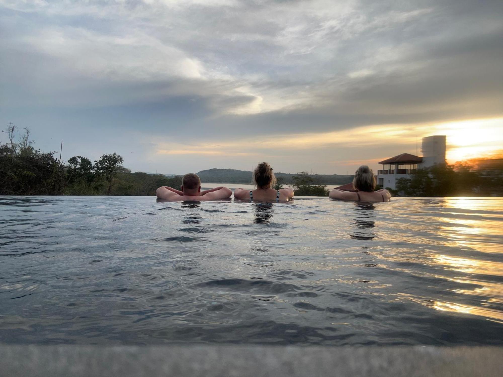 Sundown Lake Hotel & Spa Habarana Dış mekan fotoğraf