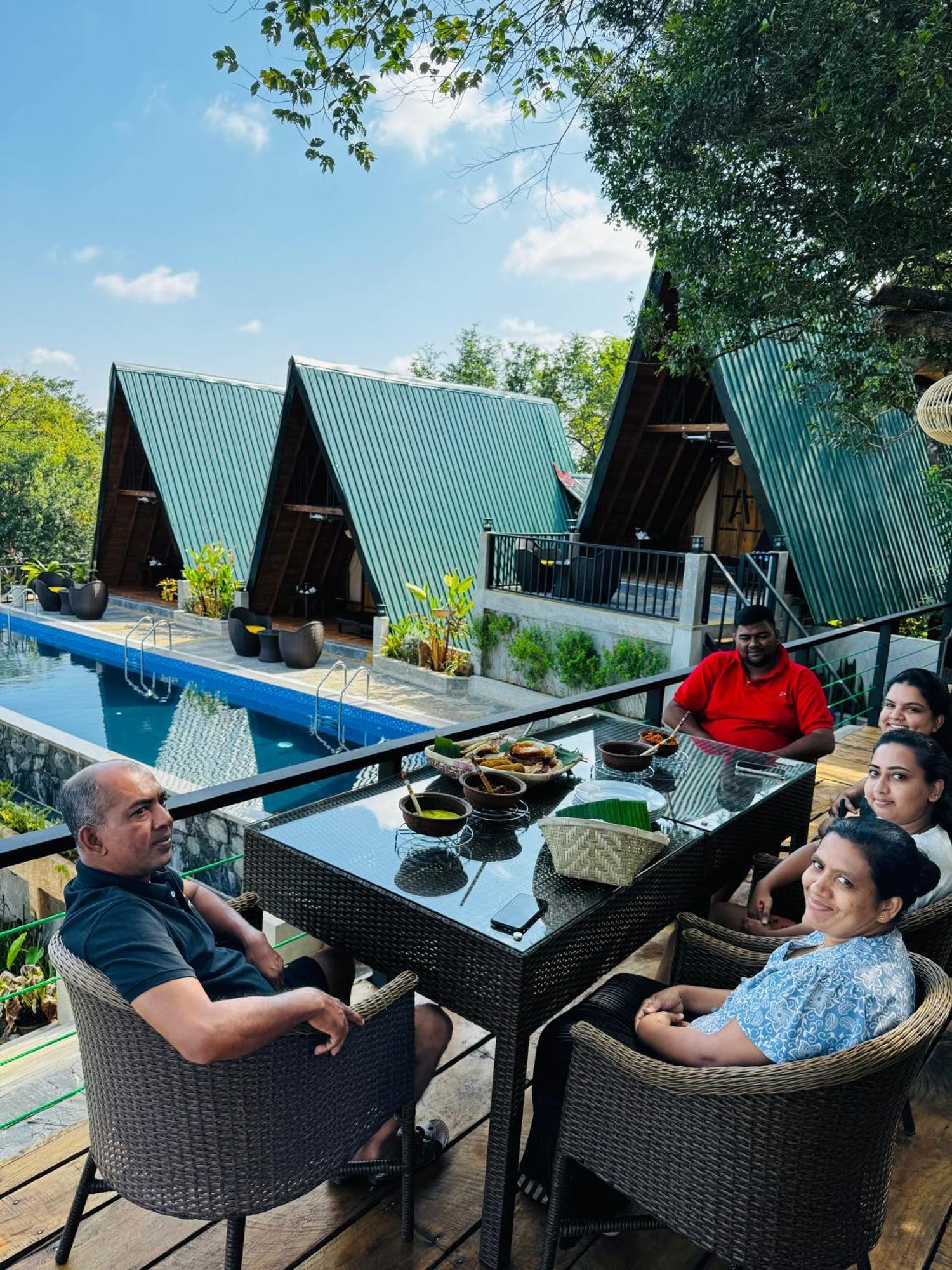 Sundown Lake Hotel & Spa Habarana Dış mekan fotoğraf