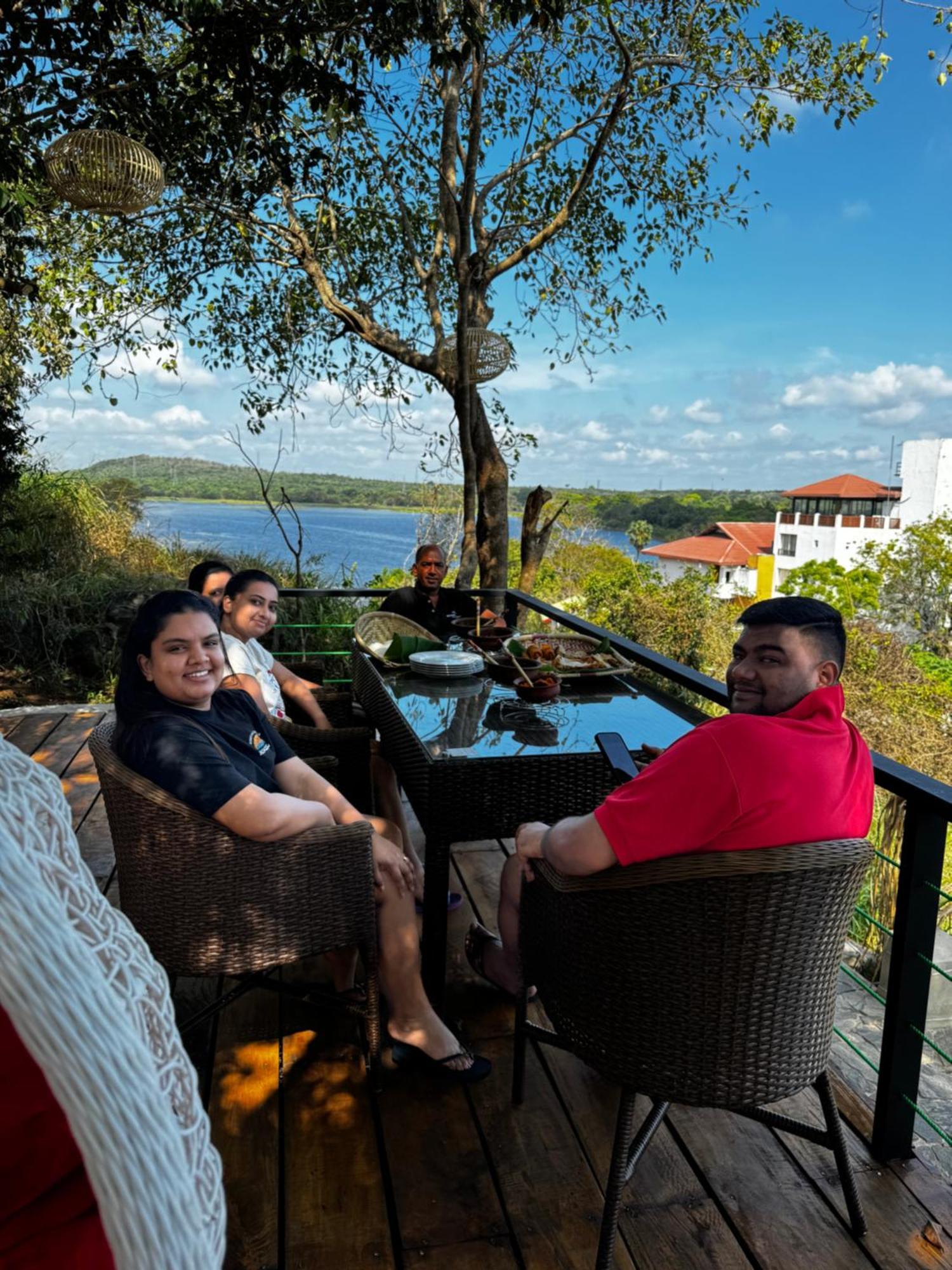 Sundown Lake Hotel & Spa Habarana Dış mekan fotoğraf